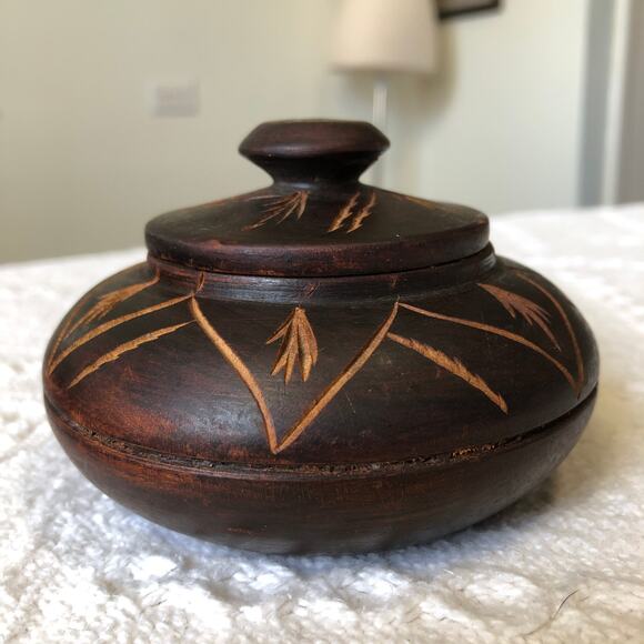 VTG Hand Carved Wooden Trinket Box w/ Lid Rustic Boho Decor Small Leaf 4"x2.5" - Picture 2 of 10